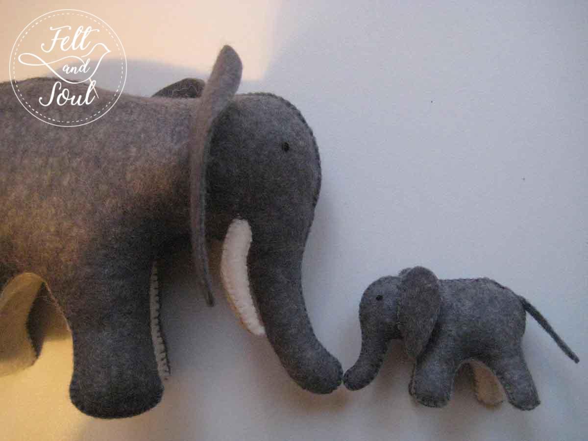 Elefánt mama és kölyök gyapjú filc figura