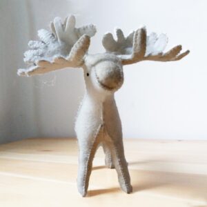 Jávorszarvas gyapjúfilc figura