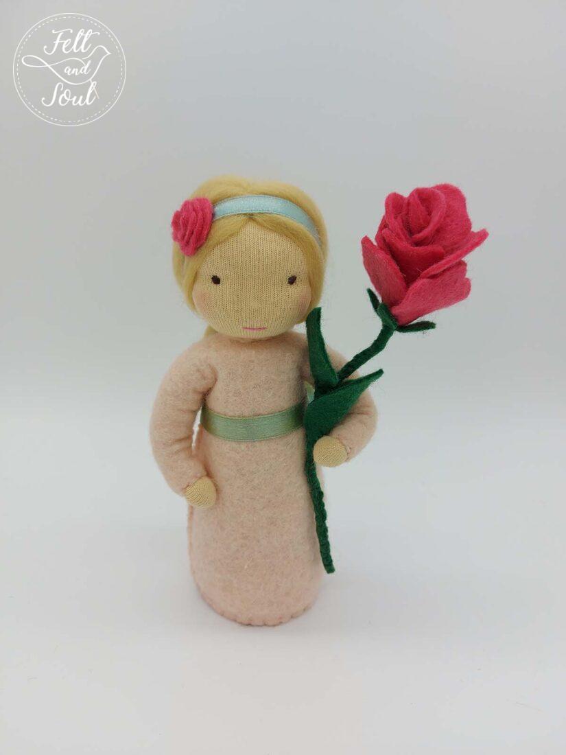 Felt and Soul Rózsa tündér baba gyapjúfilc asztali báb