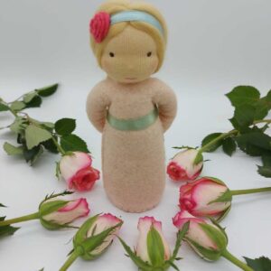 Felt and Soul Rózsa tündér baba gyapjúfilc asztali báb