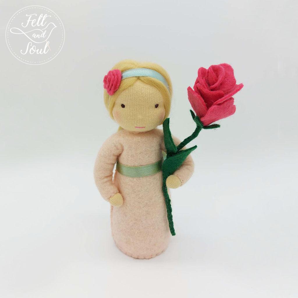 Felt and Soul Rózsa tündér baba gyapjúfilc asztali báb