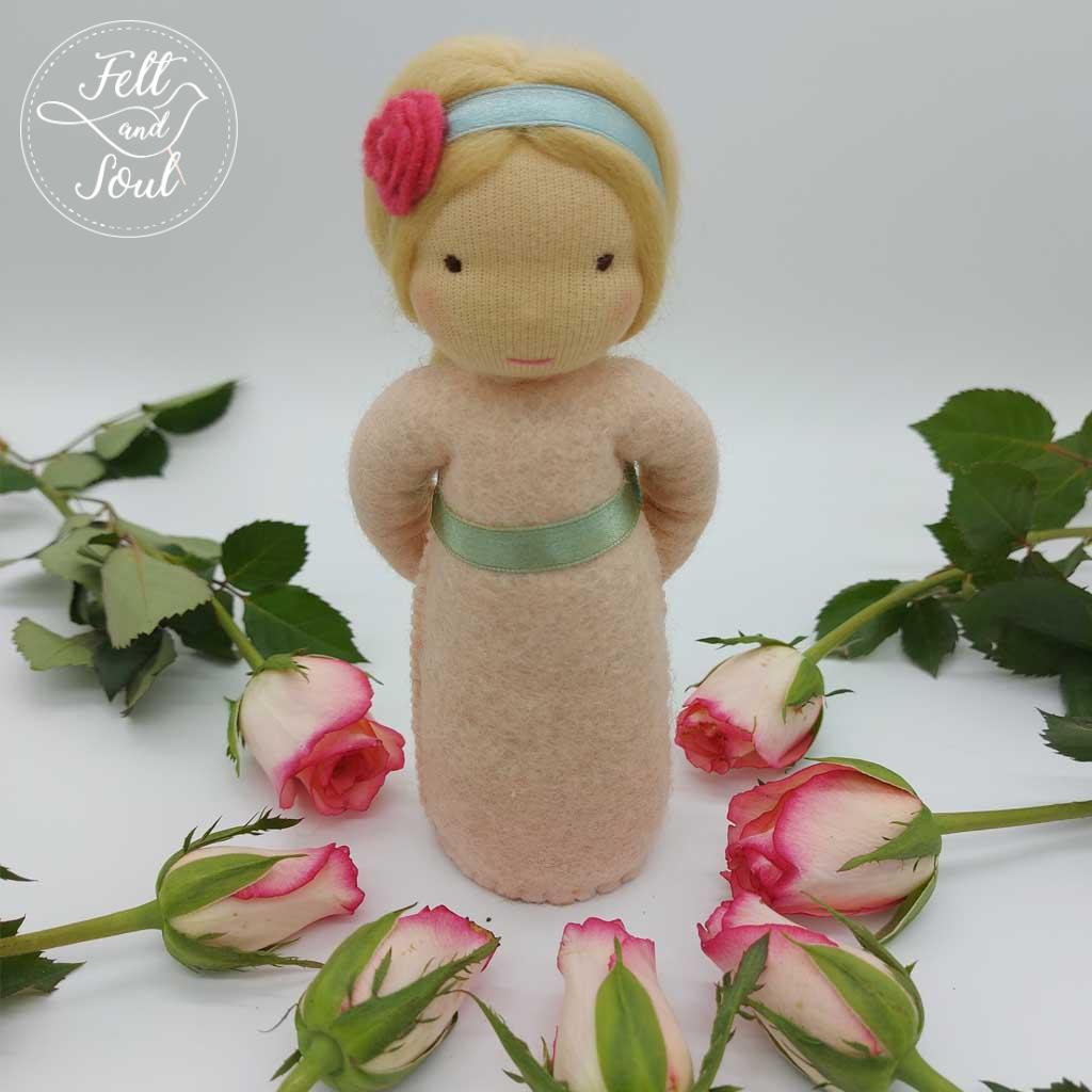 Felt and Soul Rózsa tündér gyapjúfilc asztali báb