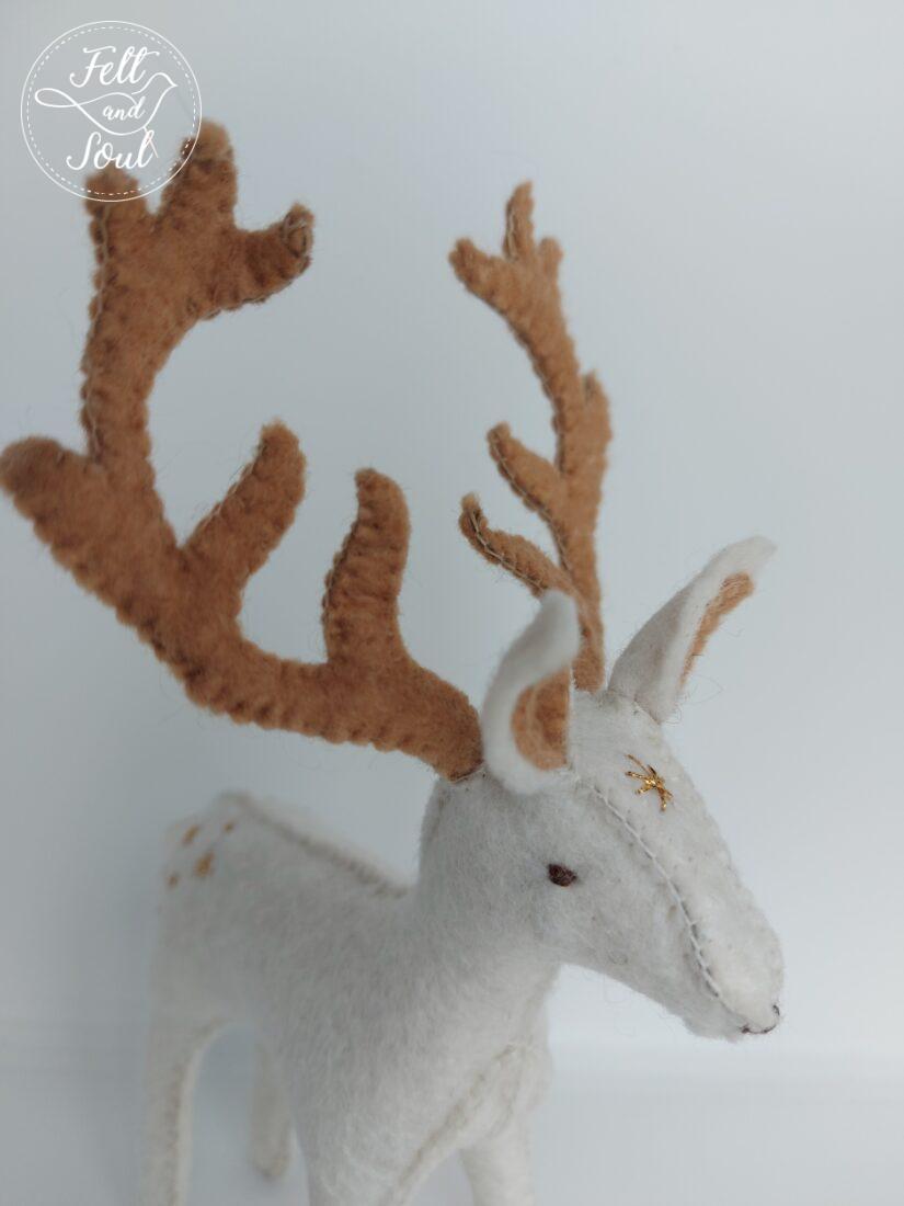 Szarvas gyapjúfilc figura