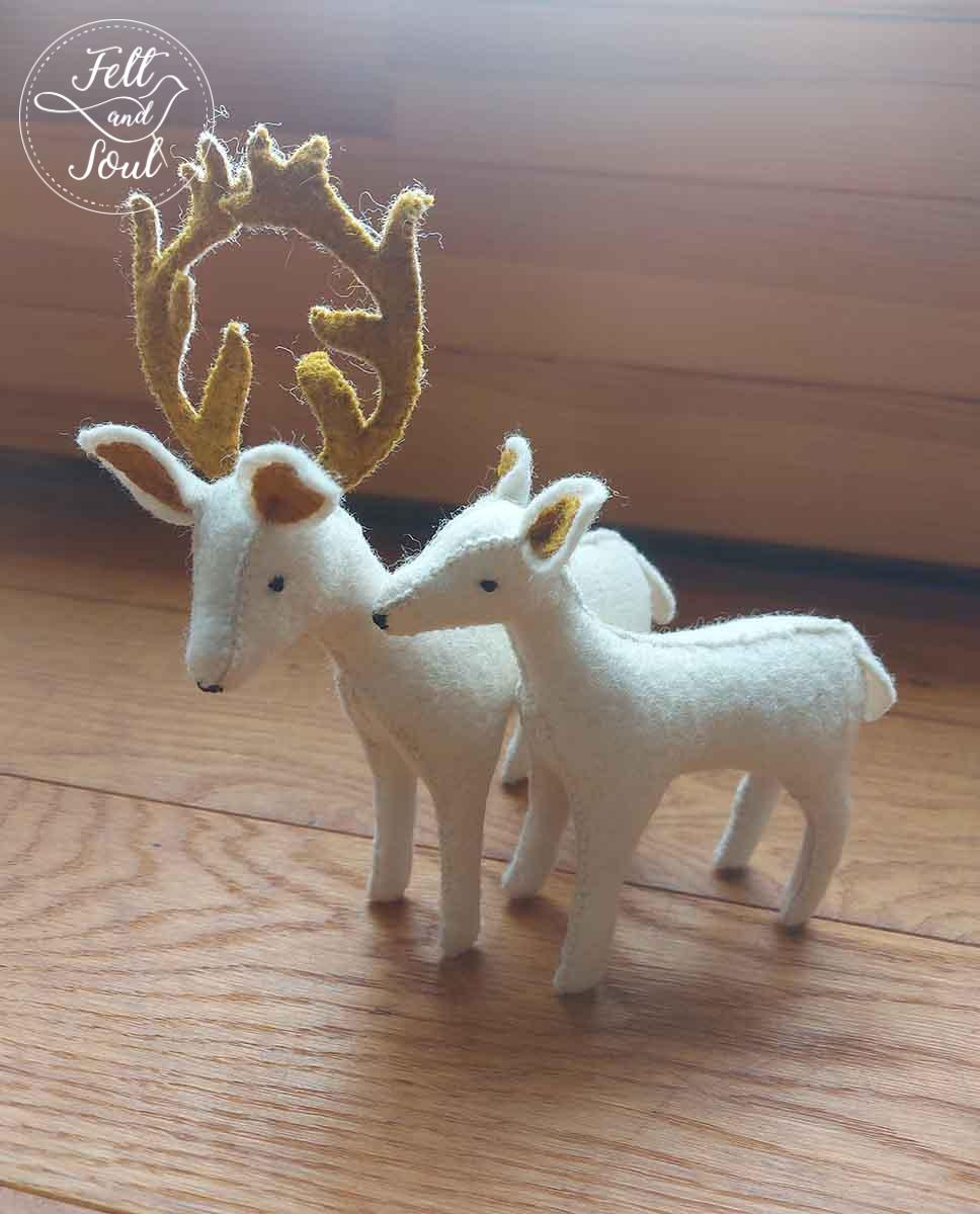 Szarvas és szarvastehén gyapjú filc figura