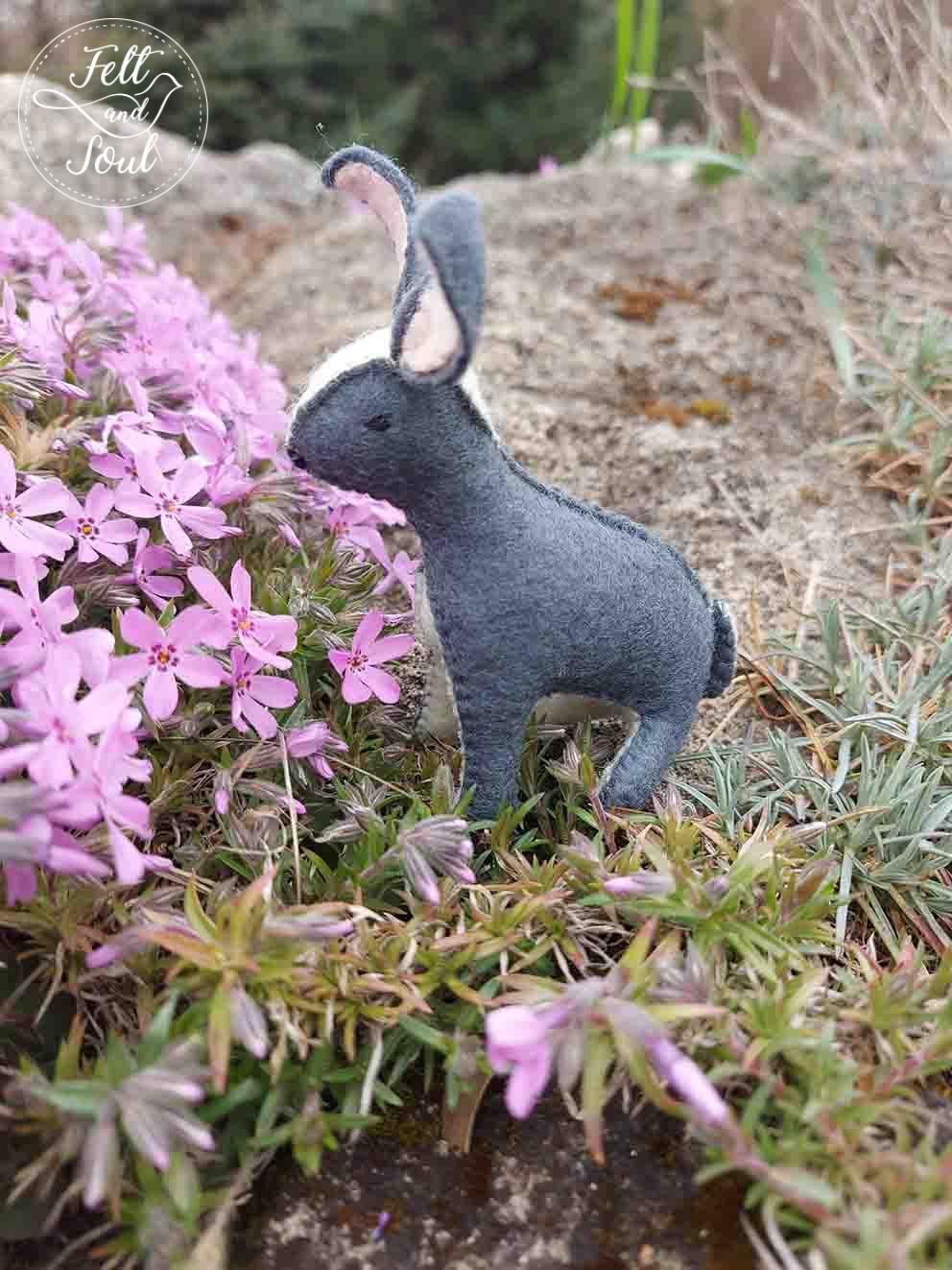 Felt and Soul - ülő nyuszi gyapjúfilc állat