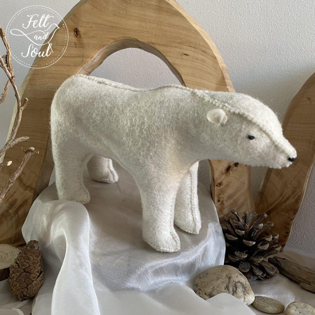 Felt and Soul jegesmedve gyapjúfilc figura