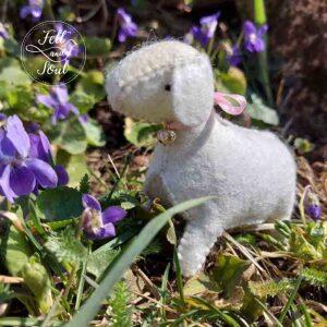Felt and Soul bárány gyapjúfilc figura