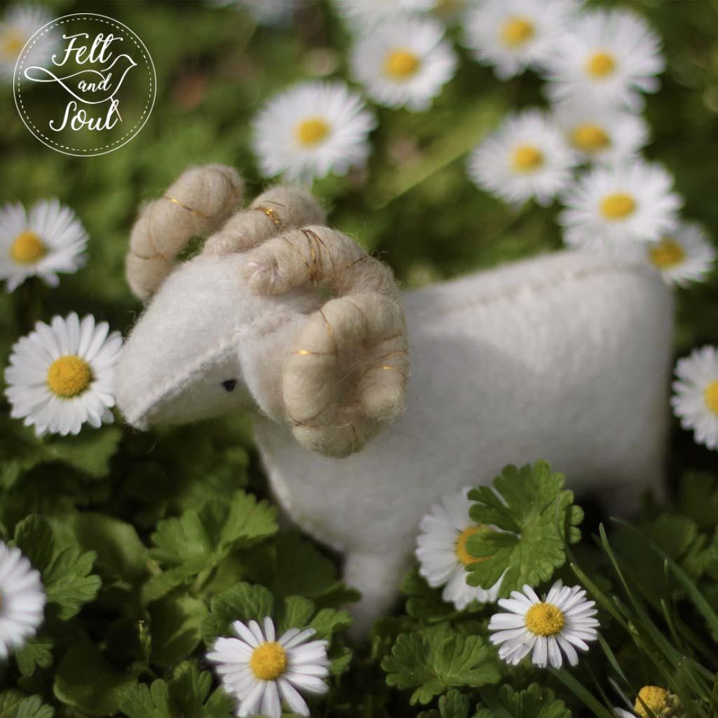 Felt and Soul kos gyapjúfilc figura