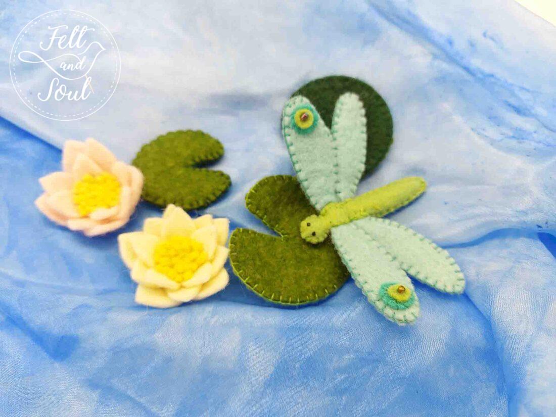 Felt and Soul szitakötő és tavirózsa gyapjúfilc figura