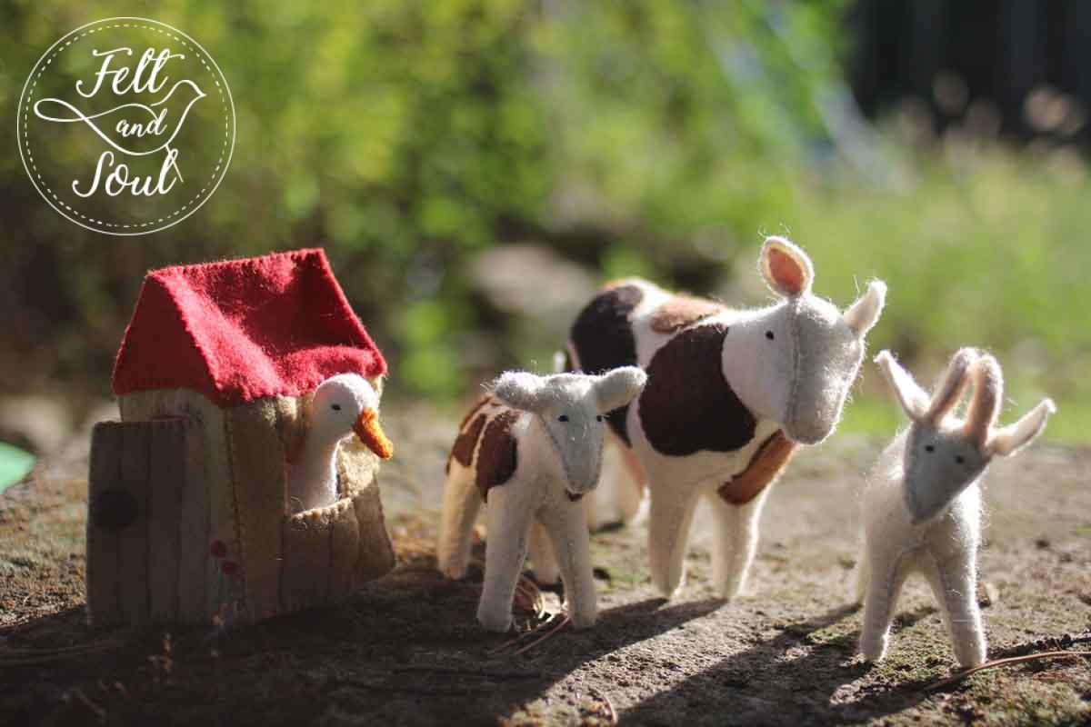 Felt and Soul - a legelő állatai filcfigurák, tehén, boci, kecske, liba és libaól