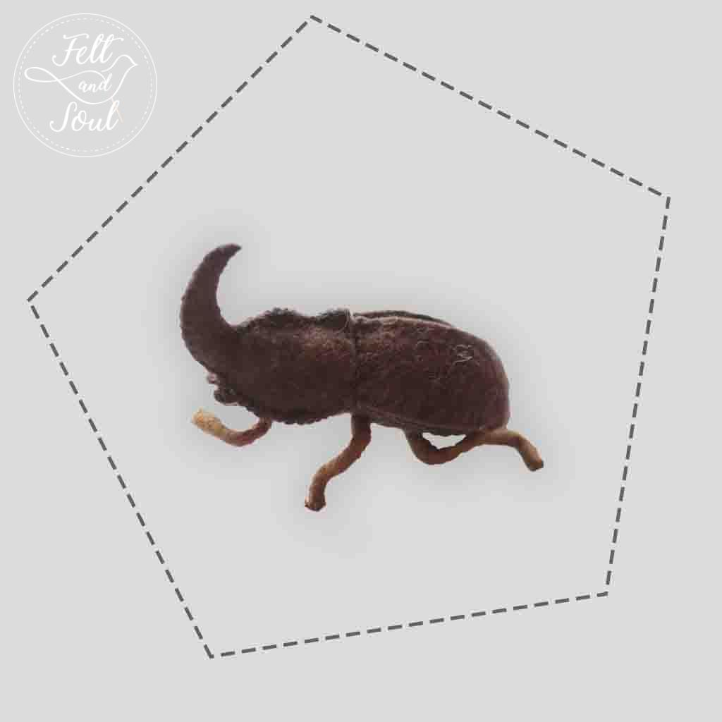 Felt and Soul - orrszarvúbogár gyapjú filc figura letölthető szabásminta
